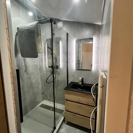 Studio Refait A Neuf Pour 5 Personnes Auris Exterior foto